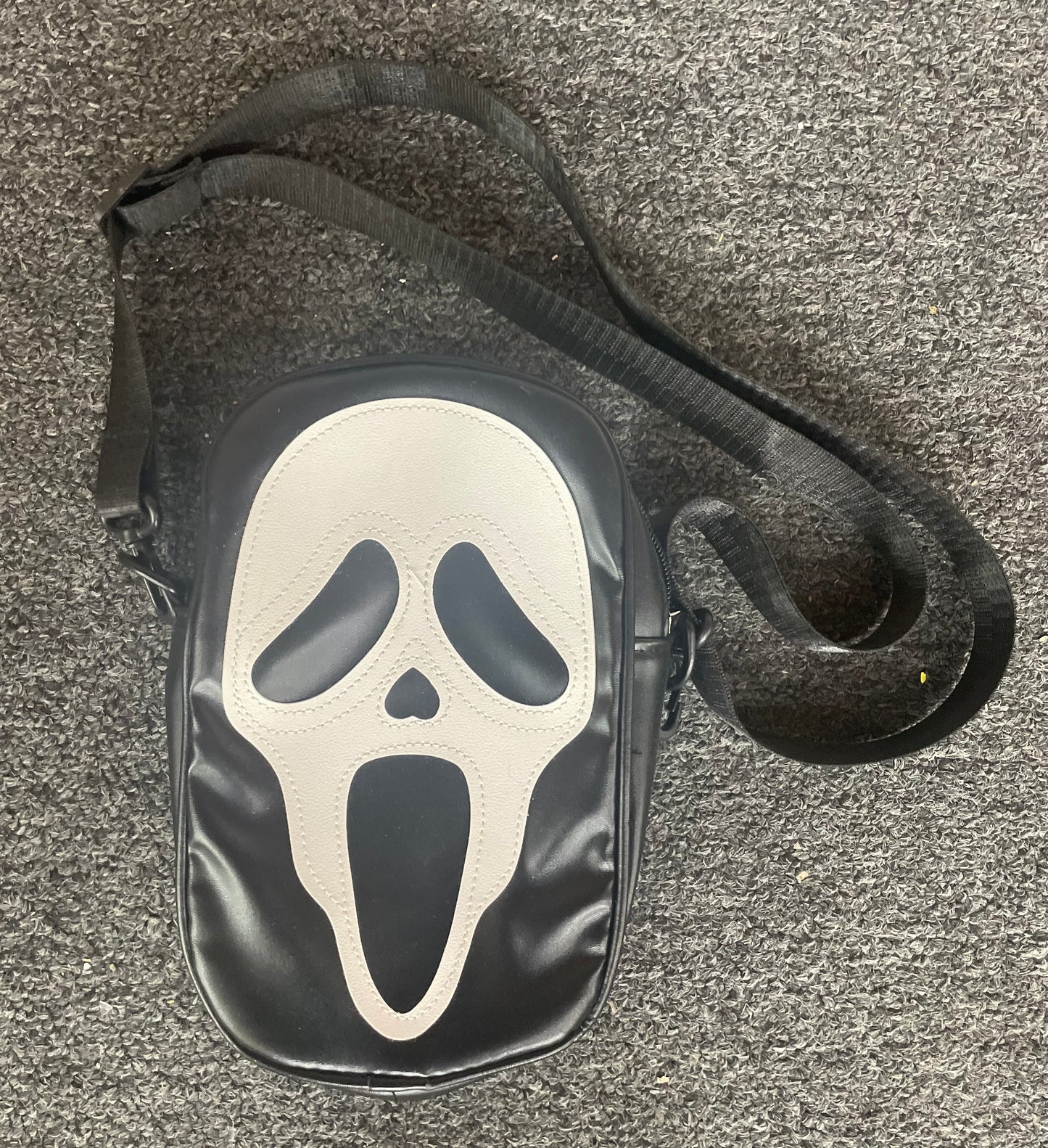 Scream Pouch